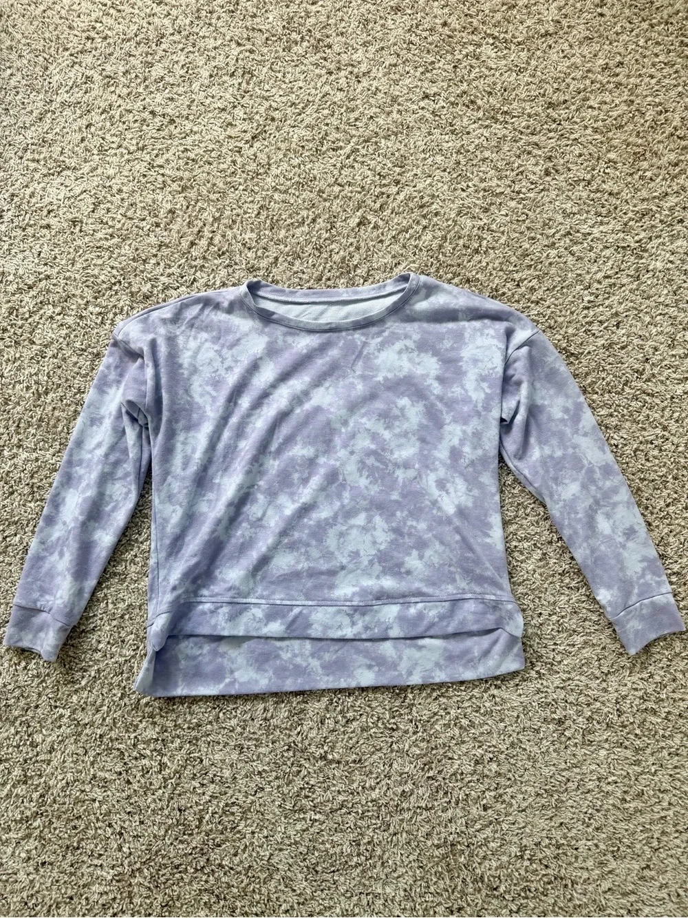 Onzie High Low Tie Dye Sweatshirt in Lavender/Gray